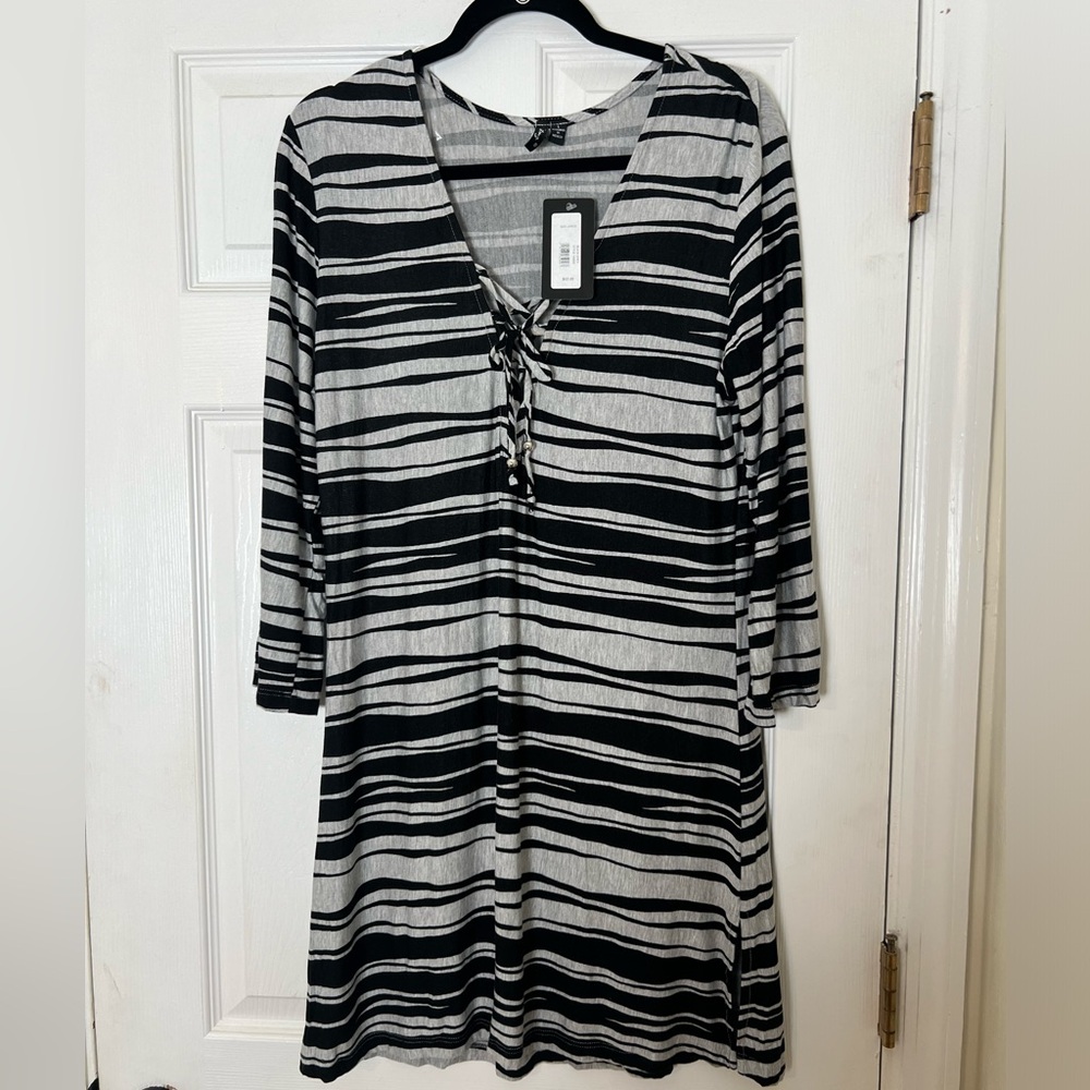 Long Sleeve Grey and Black Laced Front Dress Size Large